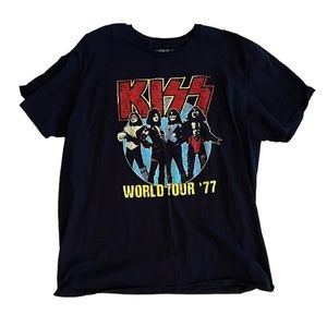 Vintage Kiss World Tour t-shirt.